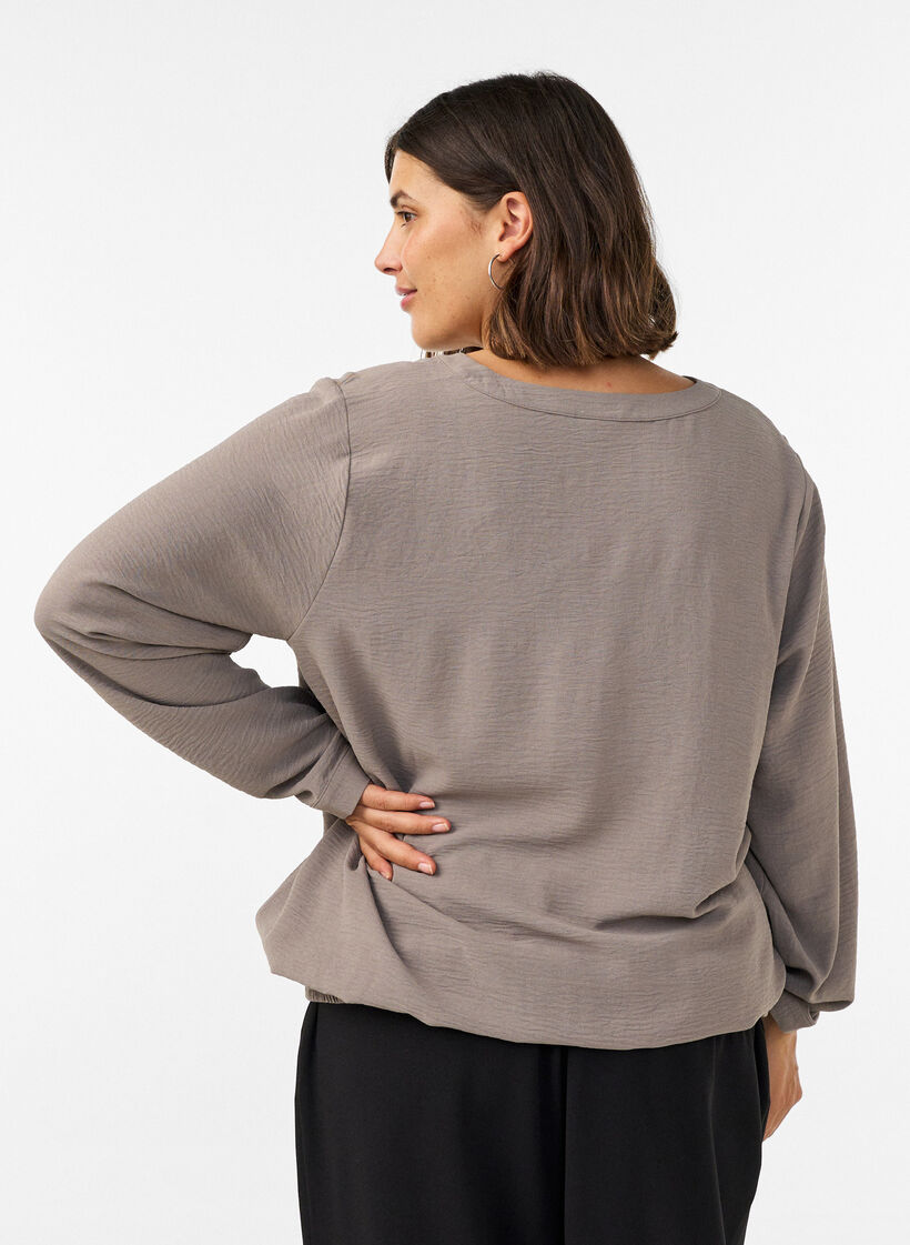 Balloon silhouette blouse with V-neck, Beige, Model image number 2