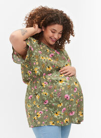 Floral maternity blouse in viscose, Green Flower Print, Model