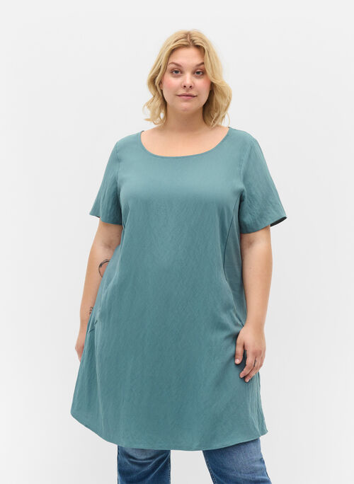 Short-sleeved viscose dress with pockets