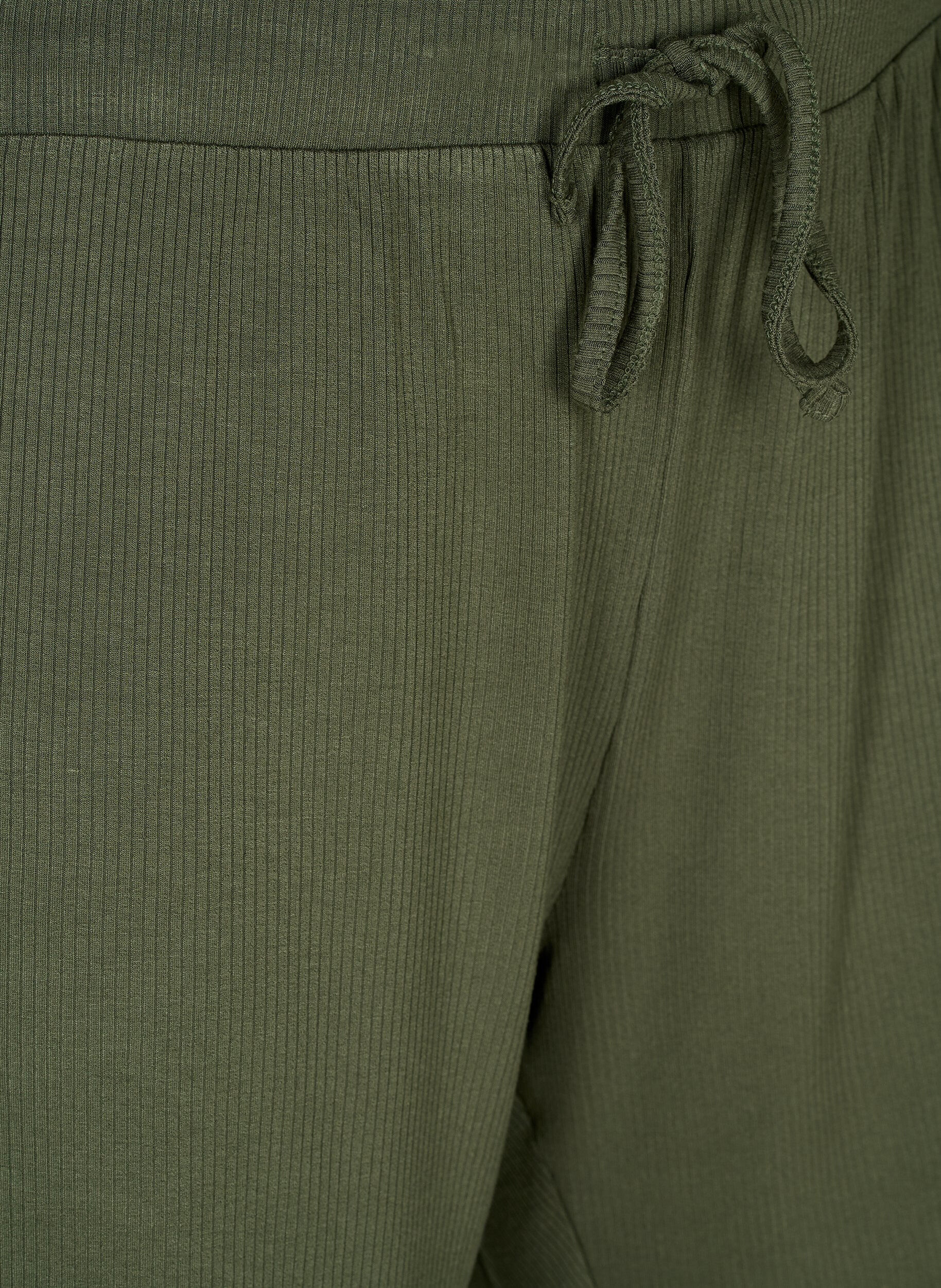 Zizzifashion Loose-fitting viscose shorts with ribbing, Thyme, Packshot image number 2