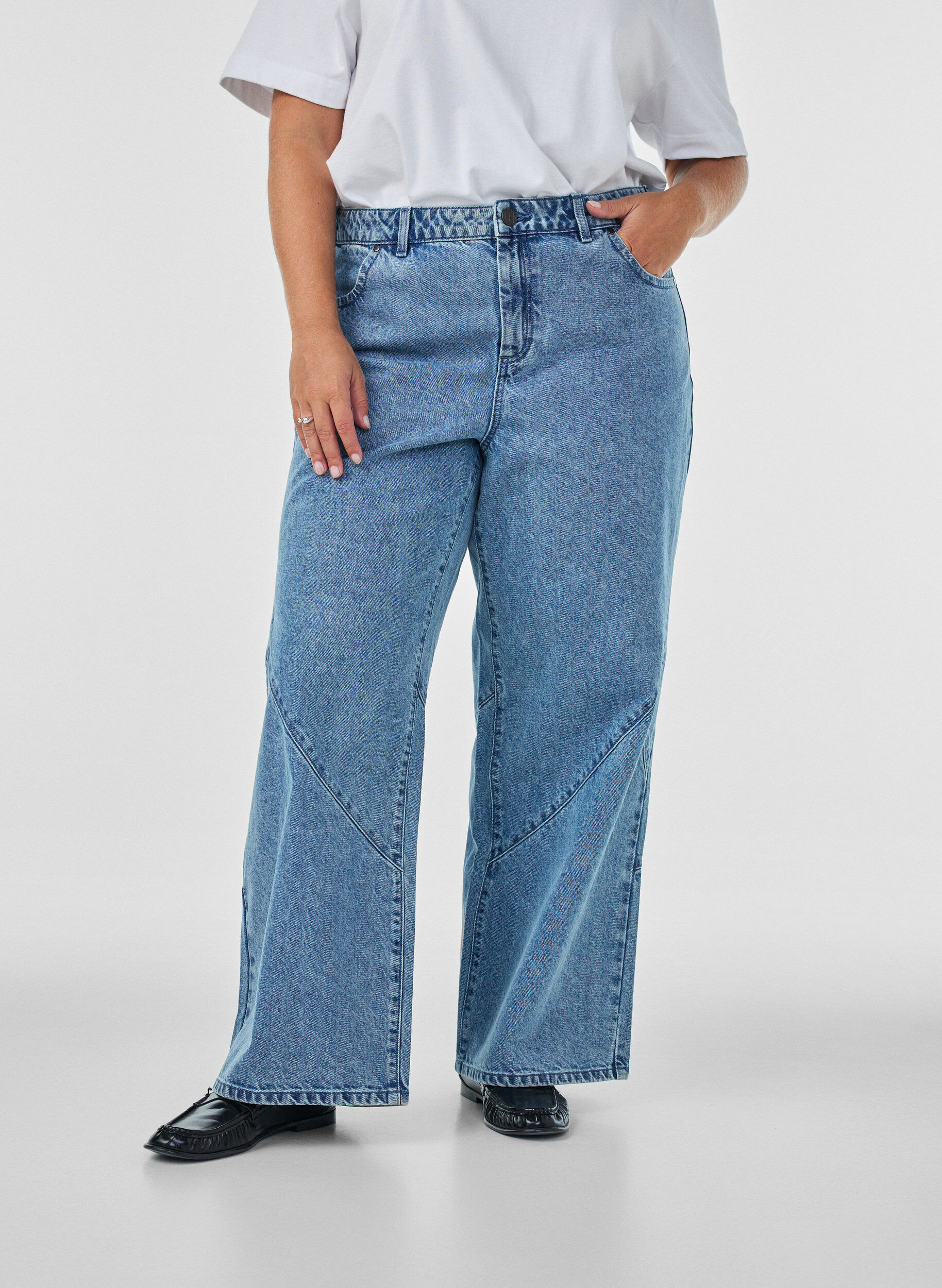 ZizzifashionWide fit jeans with seam details, Light Blue, Model image number 2