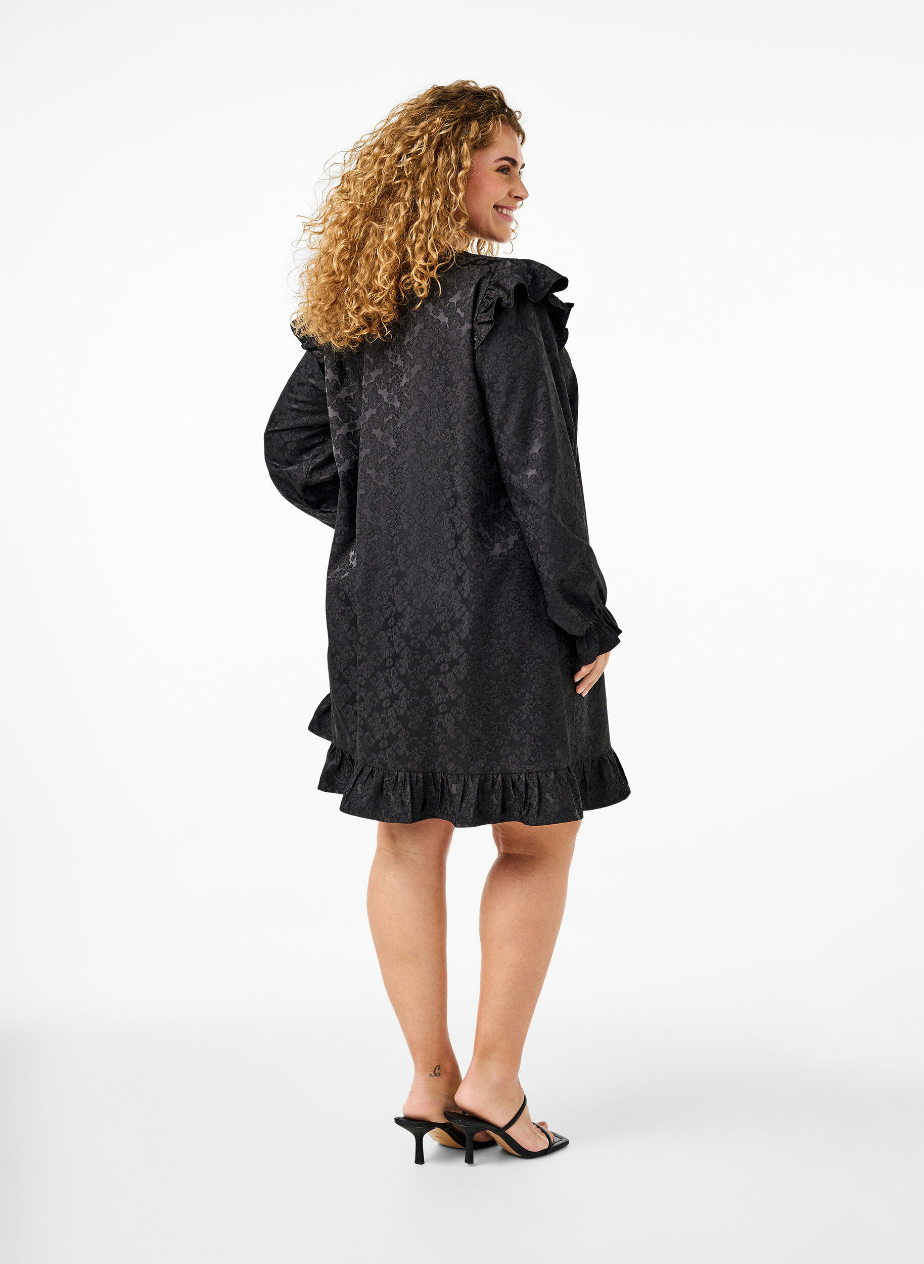Zizzifashion Jacquard dress with long sleeves and ruffle detail, Black, Model image number 2
