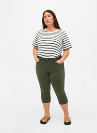 Tight fit Capri pants in a viscose blend, Thyme, Model
