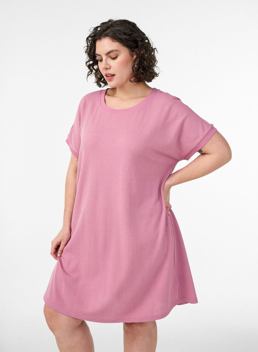 Short textured jersey dress with a round neck, Rose, Model image number 0