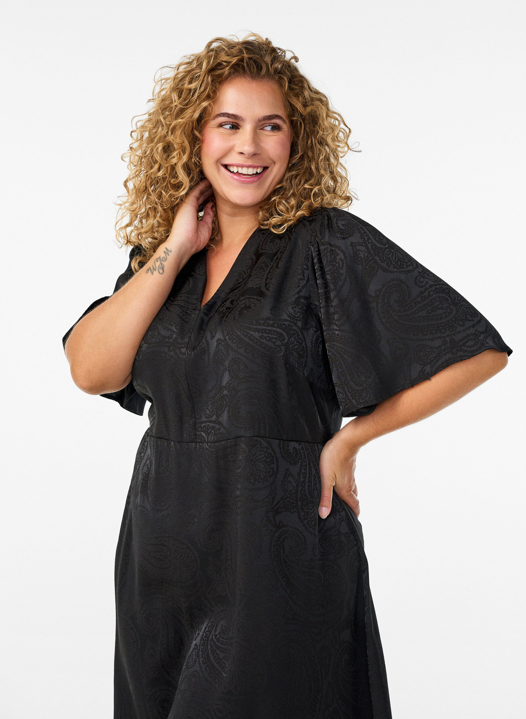 Zizzifashion Midi jacquard dress with paisley pattern and wing sleeves, Black, Model image number 2