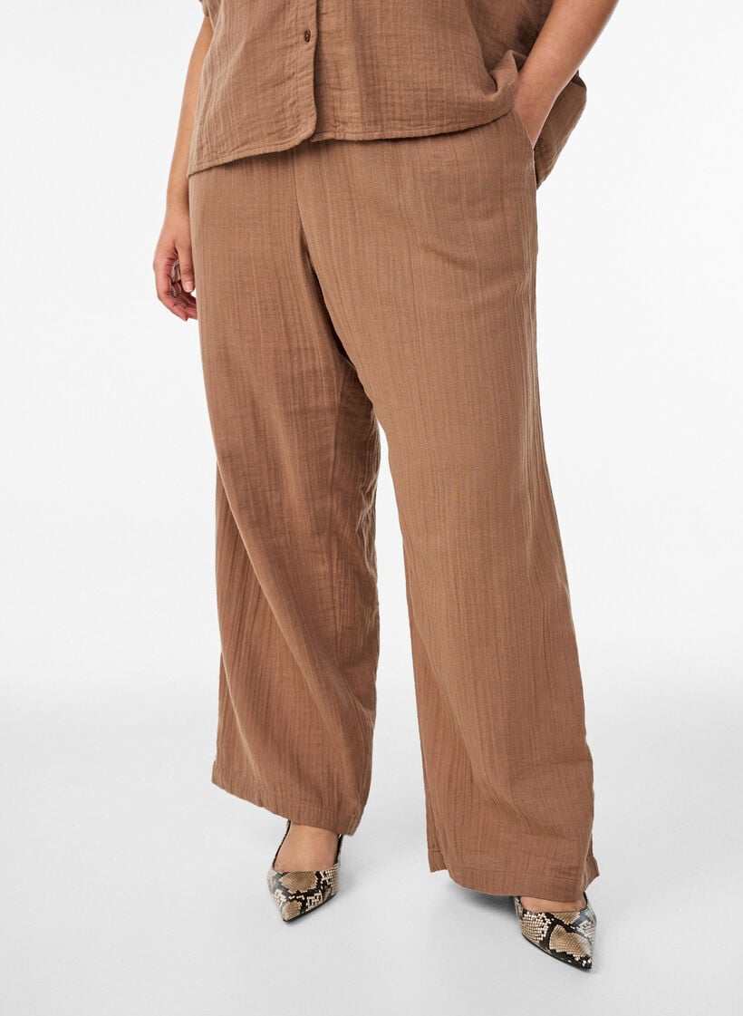 High-waisted cotton muslin trousers with loose legs, Brown, Model image number 2