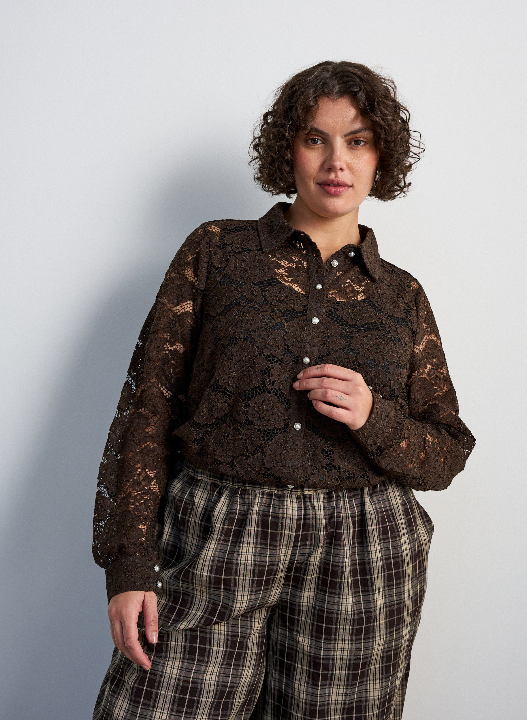 ZizzifashionLace shirt with pearl buttons, Brown, Model image number 0