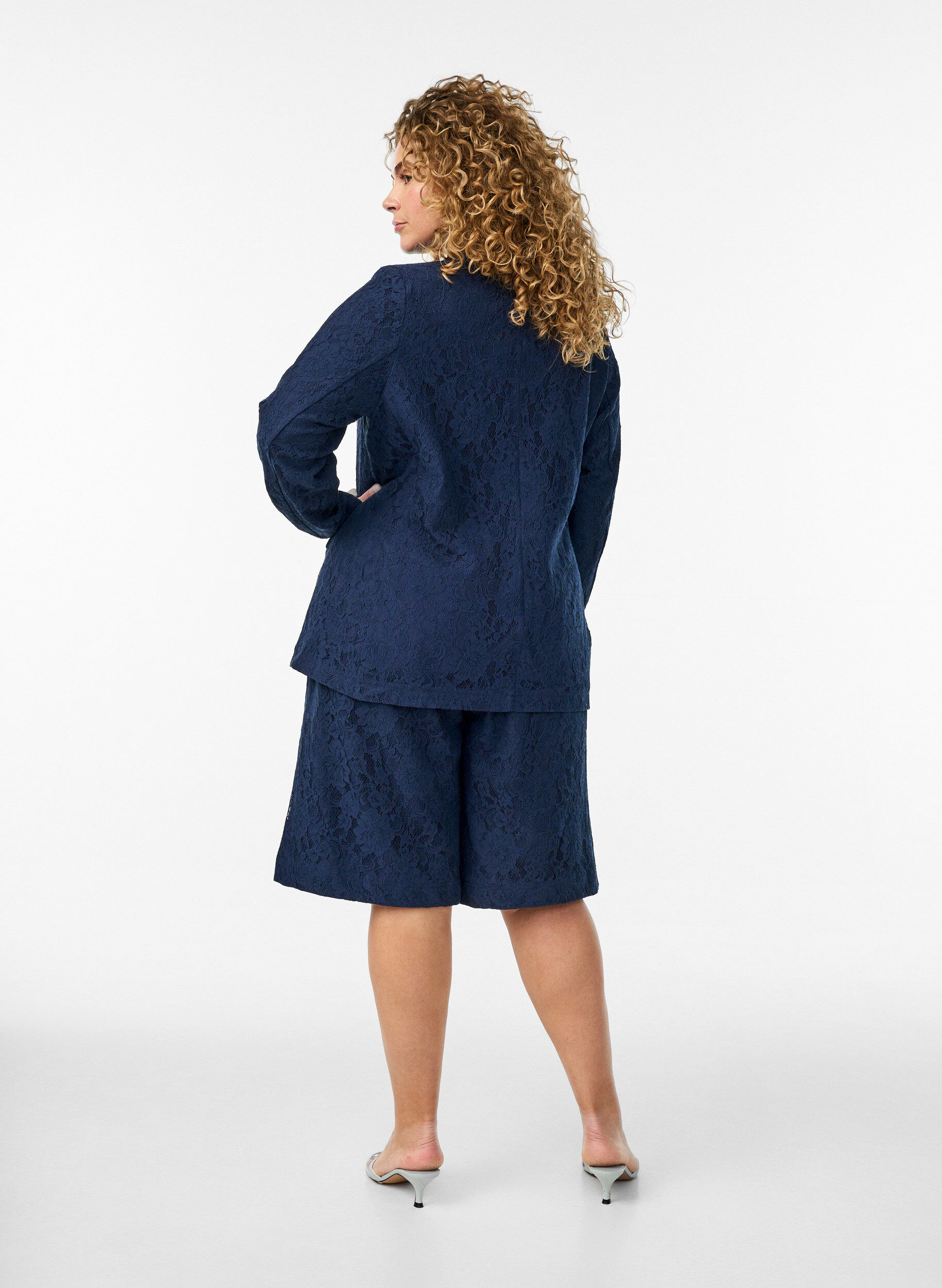 Zizzifashion High-waisted lace Bermuda shorts, Blue, Model image number 2