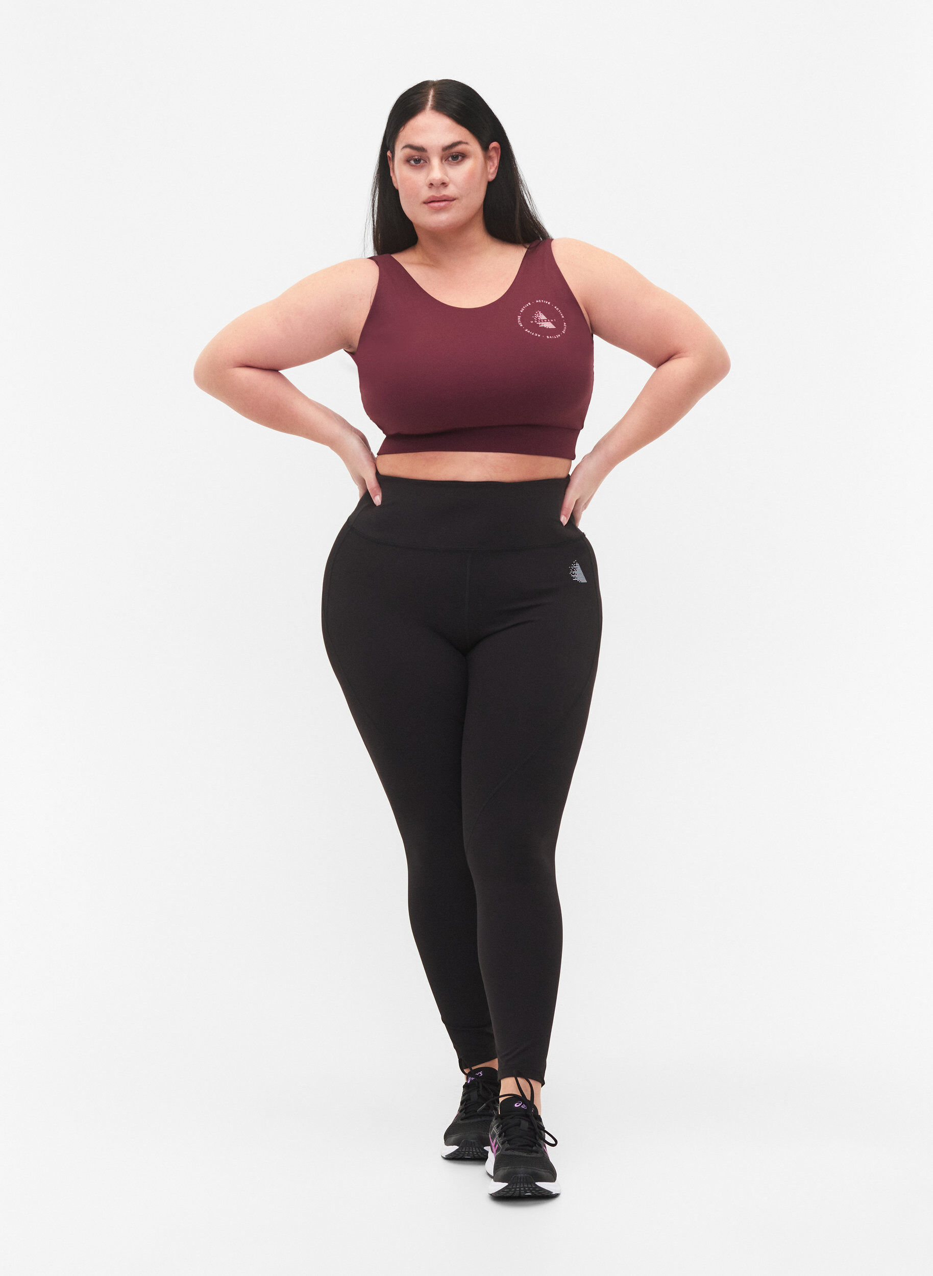 Zizzifashion CORE, MID SUPPORT SPORTS BRA - Sports bra with v-back, Fig, Model image number 2