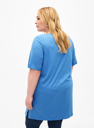 Single colour oversized t-shirt with v-neck, Marina, Model image number 1