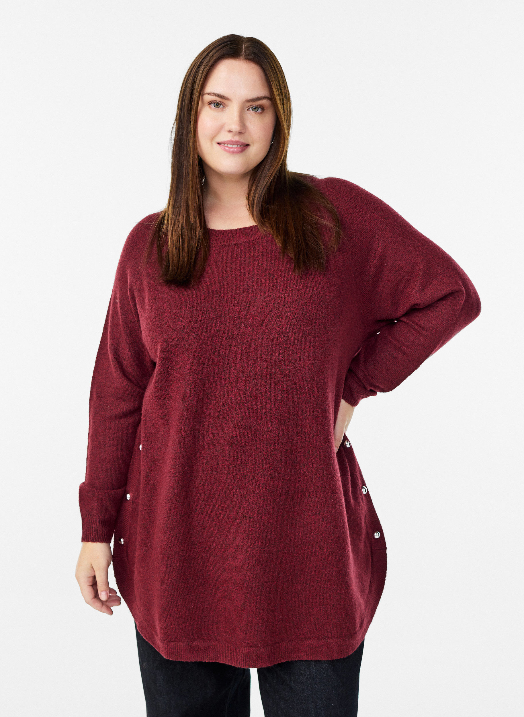Long knitted blouse with ball buttons, Dark Bordeaux, Model