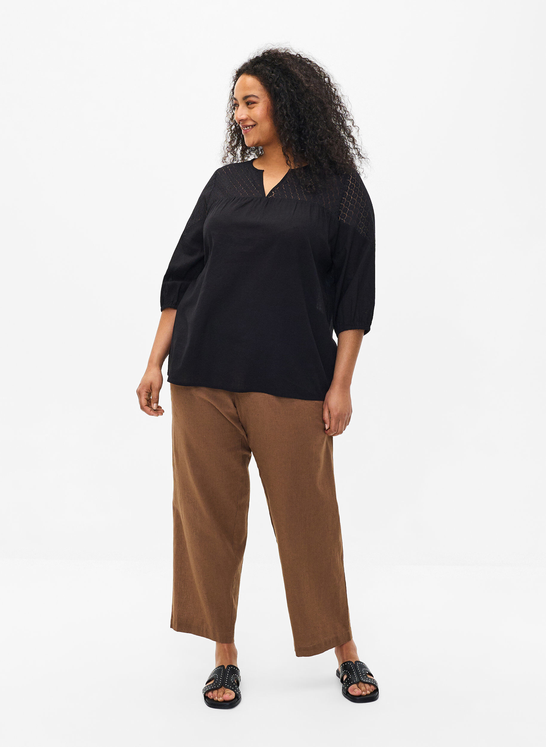 Zizzifashion Blouse in a cotton mix with linen and crochet detail, Black, Model image number 2