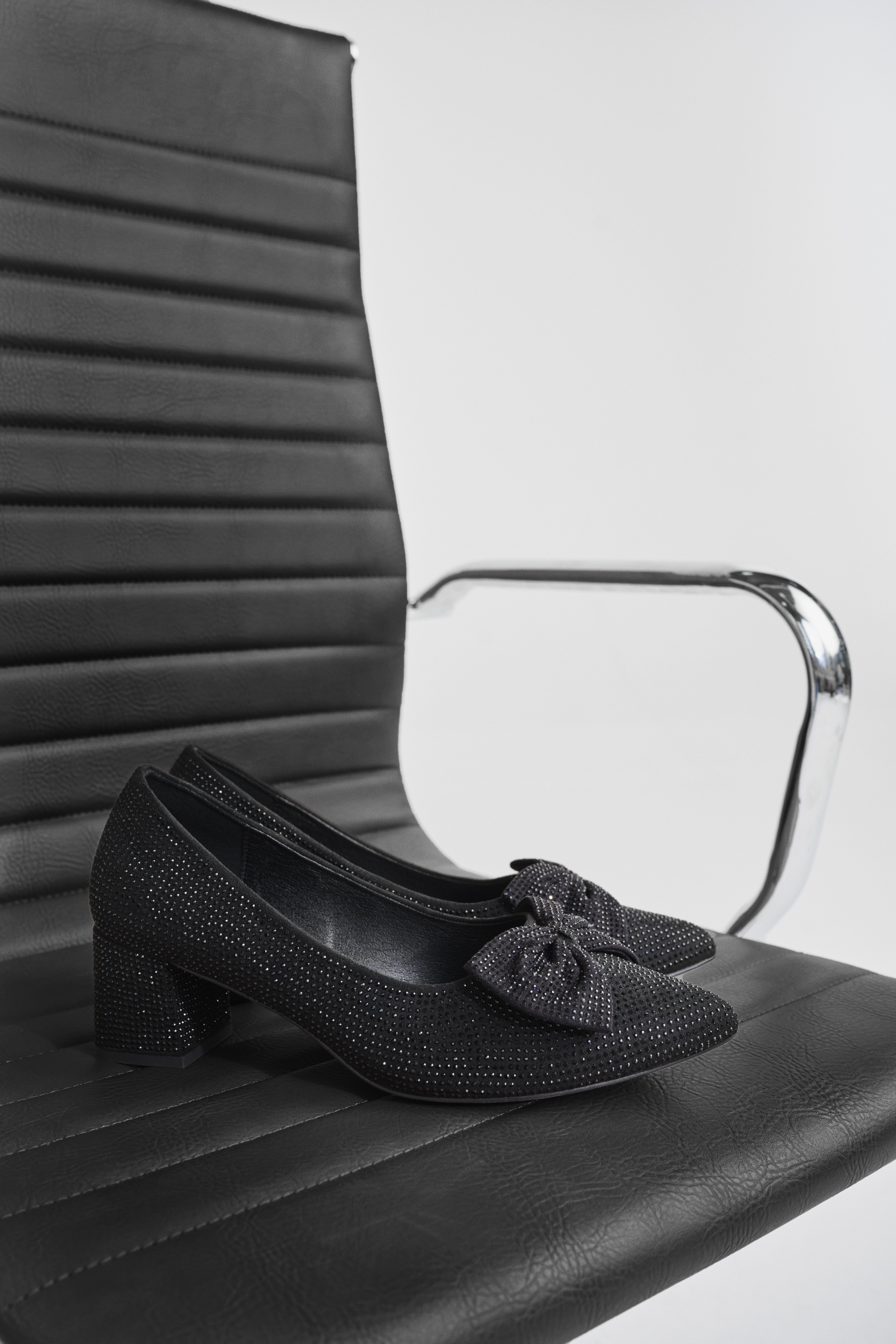 Zizzifashion Pumps with rhinestones, , Model