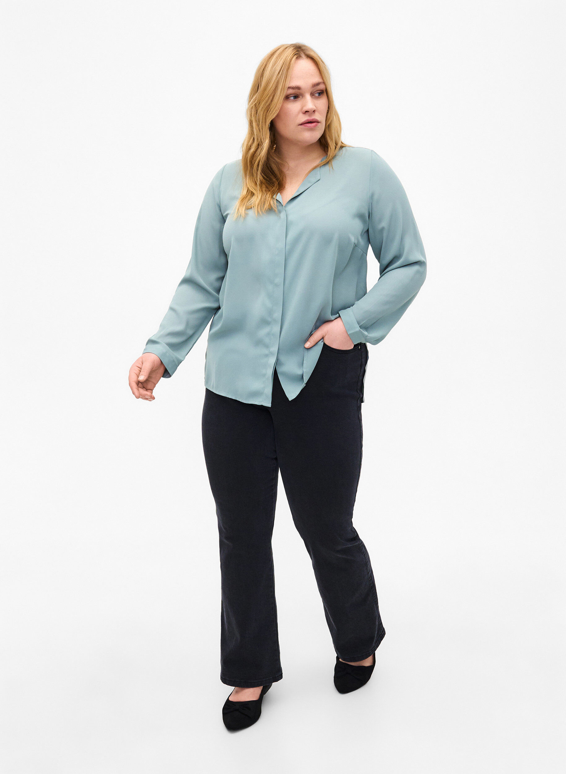 Zizzifashion Solid colour shirt with v-neck, Chinois Green, Model image number 2