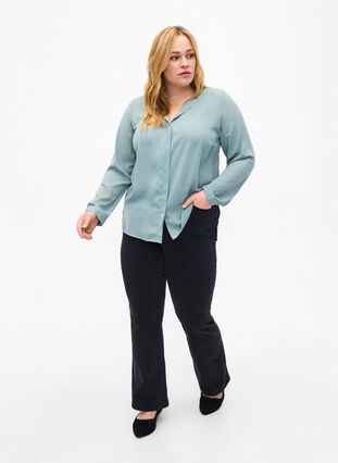 Solid colour shirt with v-neck, Chinois Green, Model image number 2
