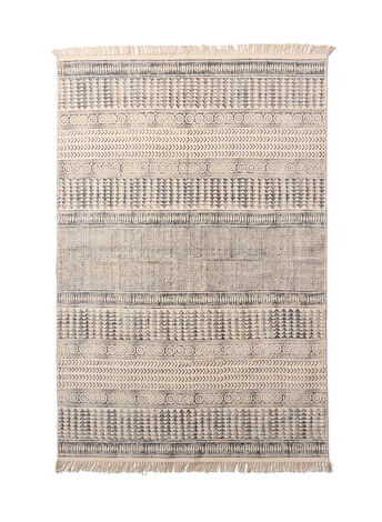 Patterned carpet with fringes