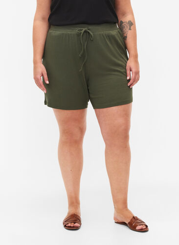 Loose-fitting viscose shorts with ribbing, Thyme, Model image number 2