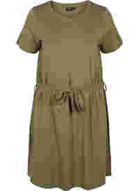Short sleeve dress with waist belt