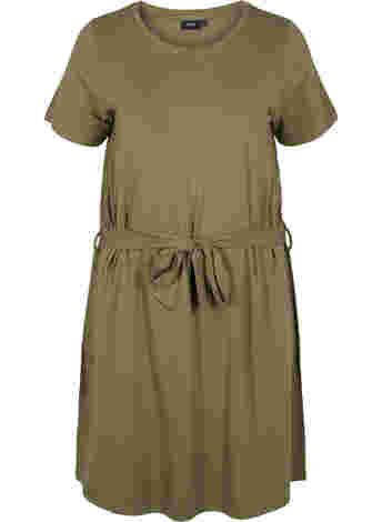 Short sleeve dress with waist belt
