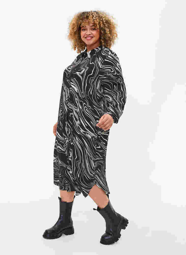 Shirt dress in viscose with print, Black Swirl AOP, Model