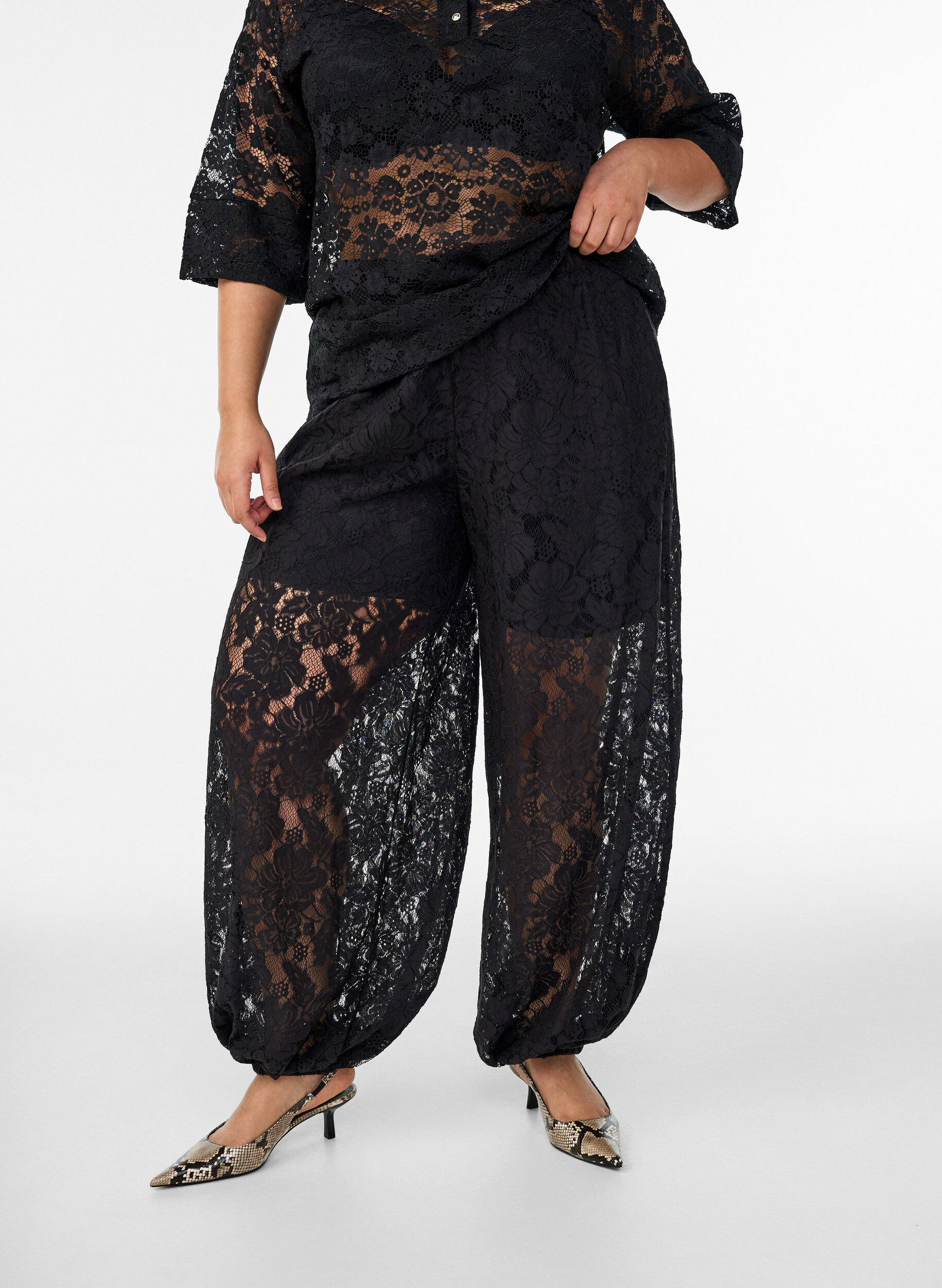 Zizzifashion Balloon lace trousers with a high waist, Black, Model image number 2