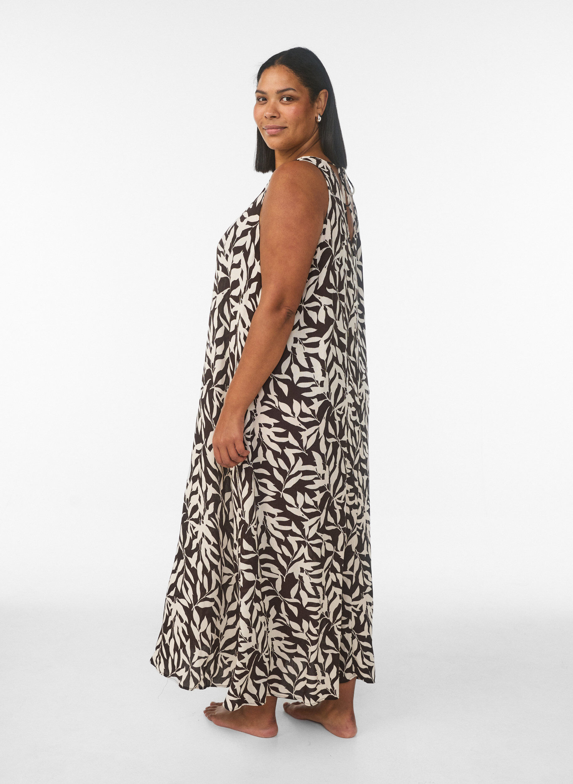 Zizzifashion Sleeveless A-line maxi dress with a V-neck, Brown, Model image number 1