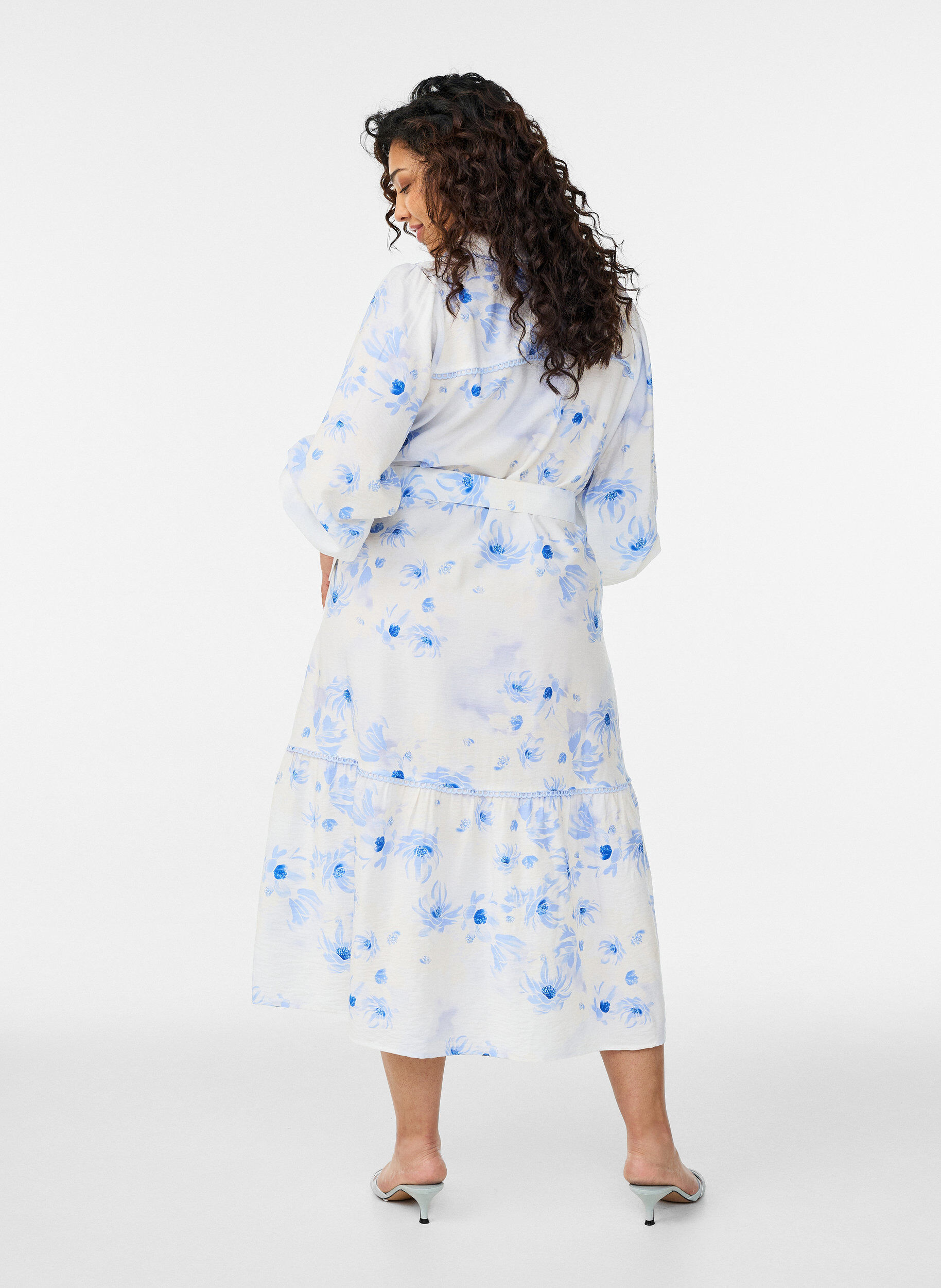 Zizzifashion Floral midi dress with a belt and long sleeves, Light Blue, Model image number 1