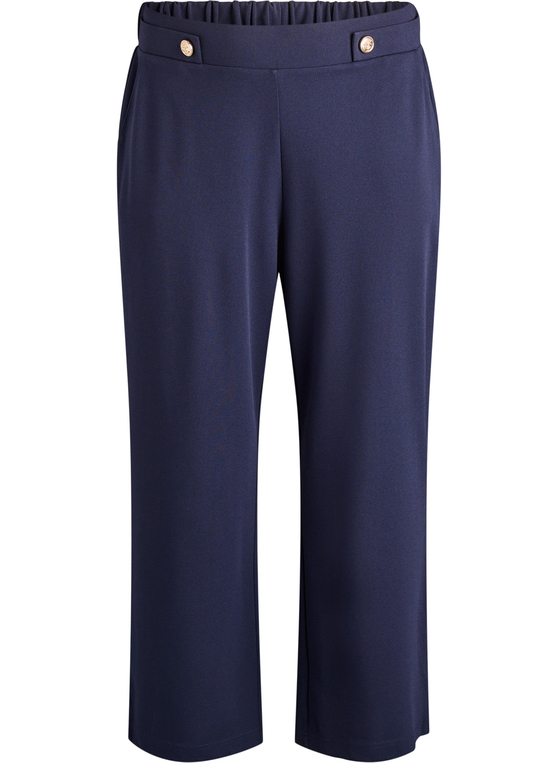 Loose trousers with pockets