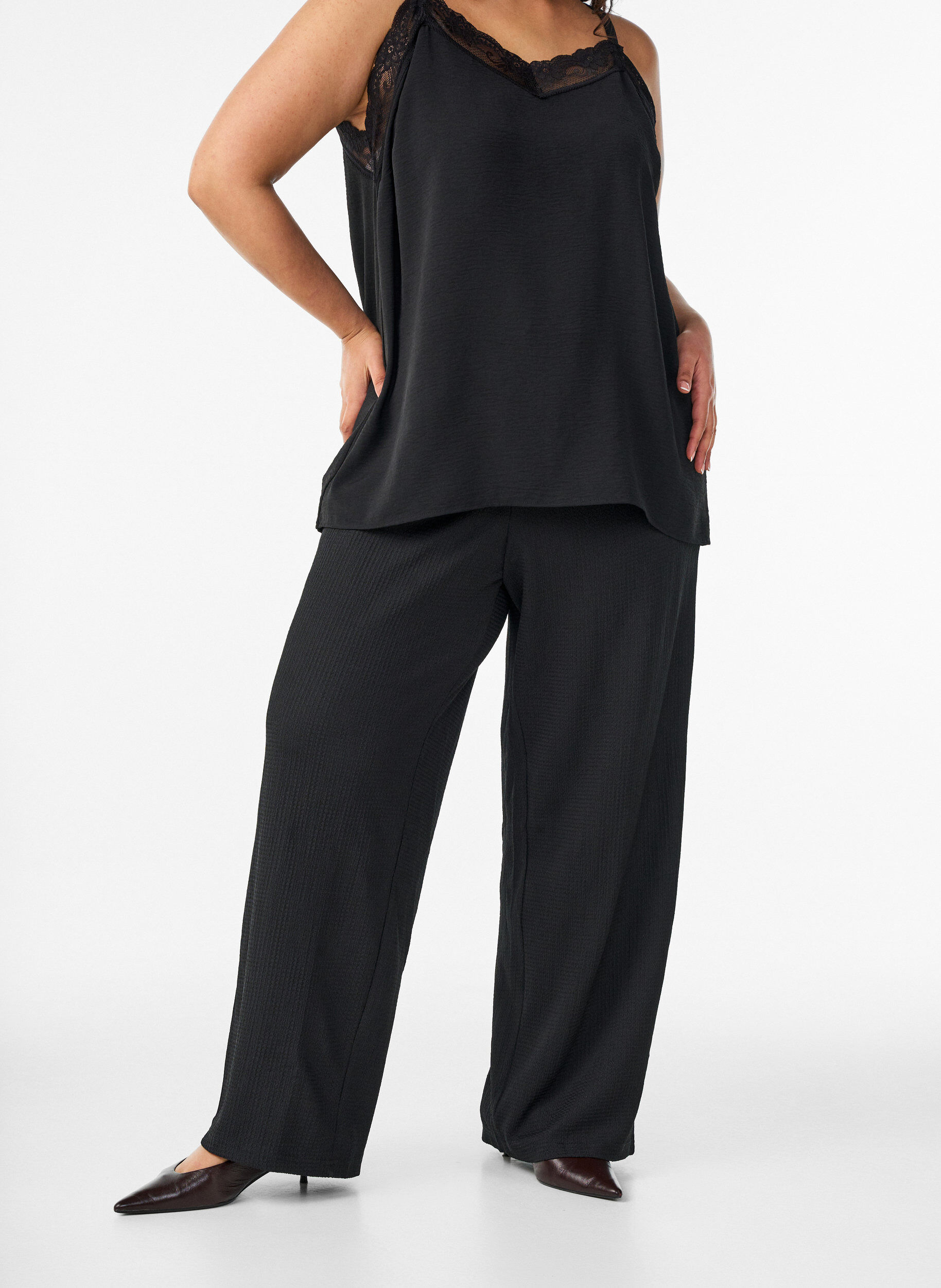 ZizzifashionWide-leg trousers in a light textured fabric, Black, Model image number 2