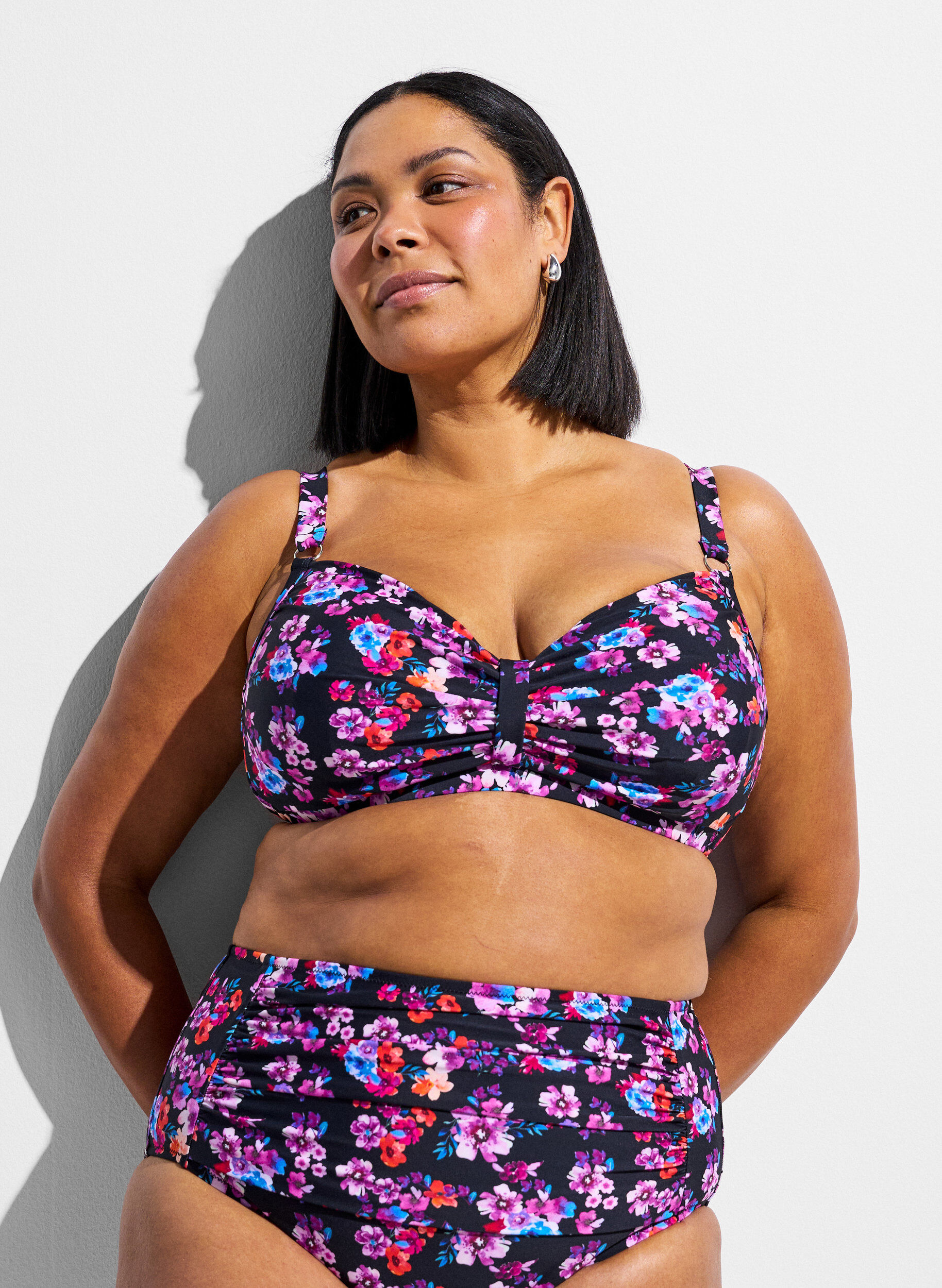 Underwire bikini bra with pattern, Purple, Model
