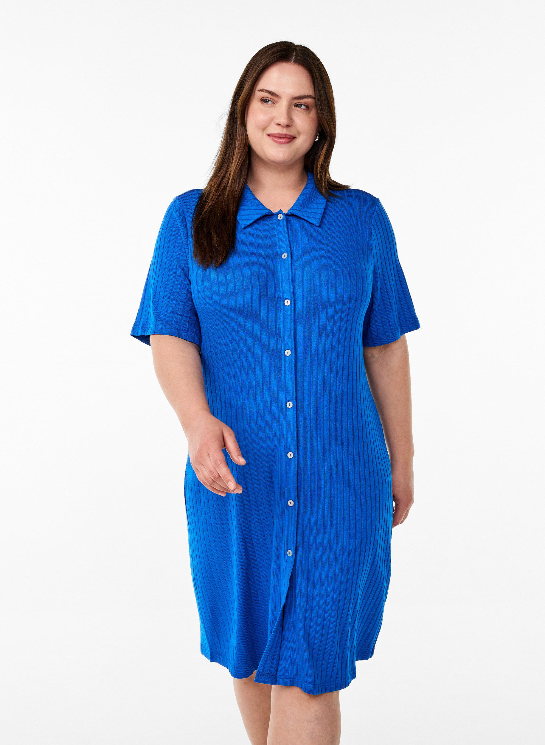 Knee-length jersey shirt dress with short sleeves, Blue, Model