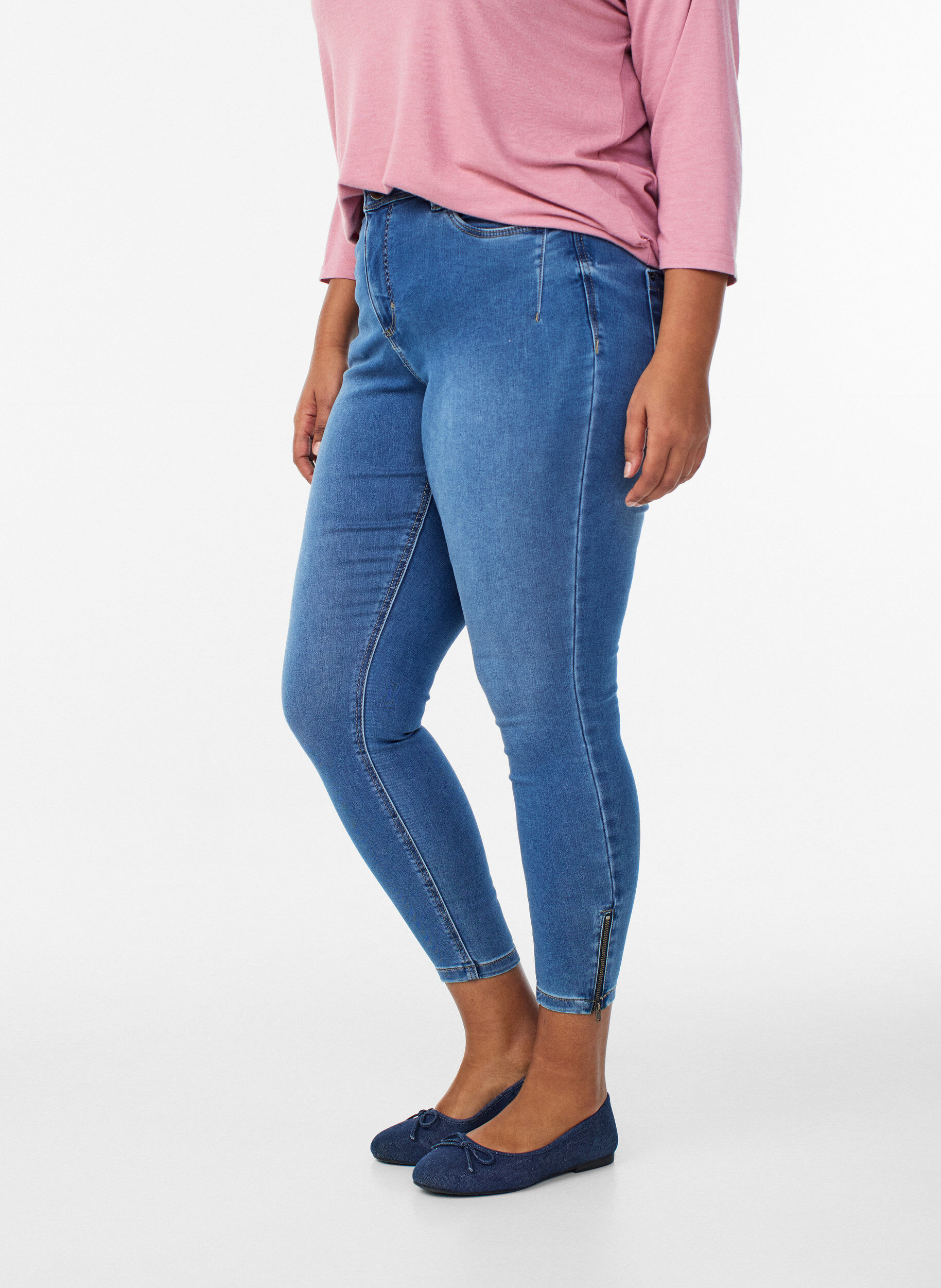 ZizzifashionCropped Amy jeans with zipper detail, Blue, Model image number 2