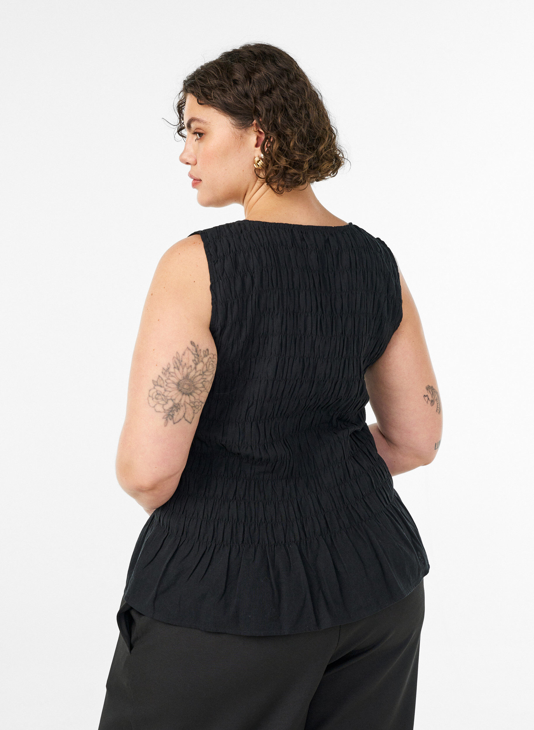 ZizzifashionSleeveless cotton and linen top with smock, Black, Model image number 2