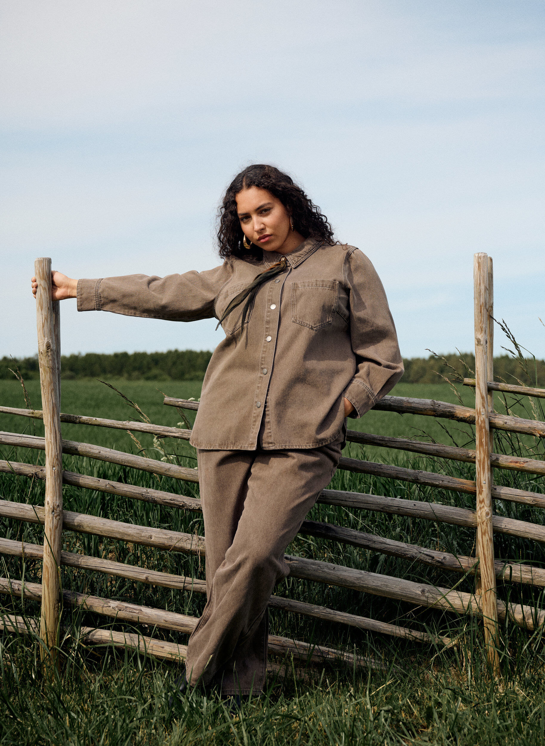 Zizzifashion Straight fit jeans in coloured denim, Brown, Image image number 0