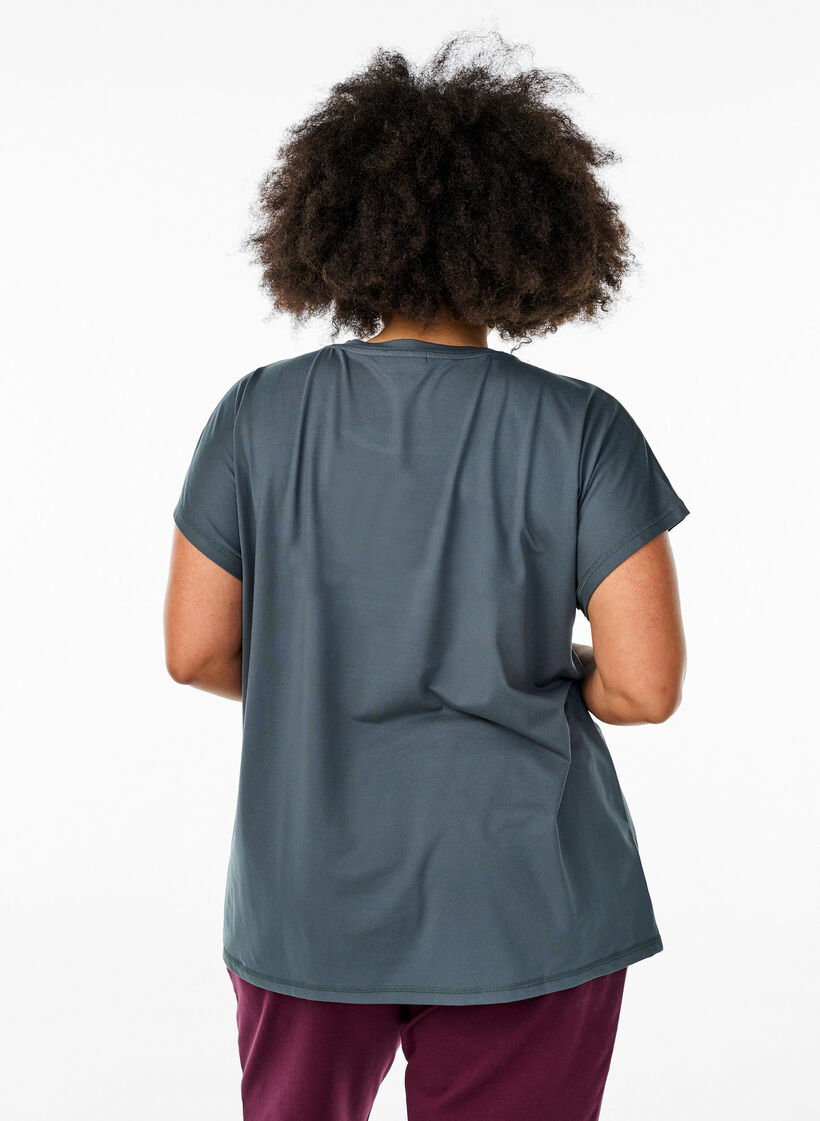 Solid-coloured training T-shirt, Green, Model