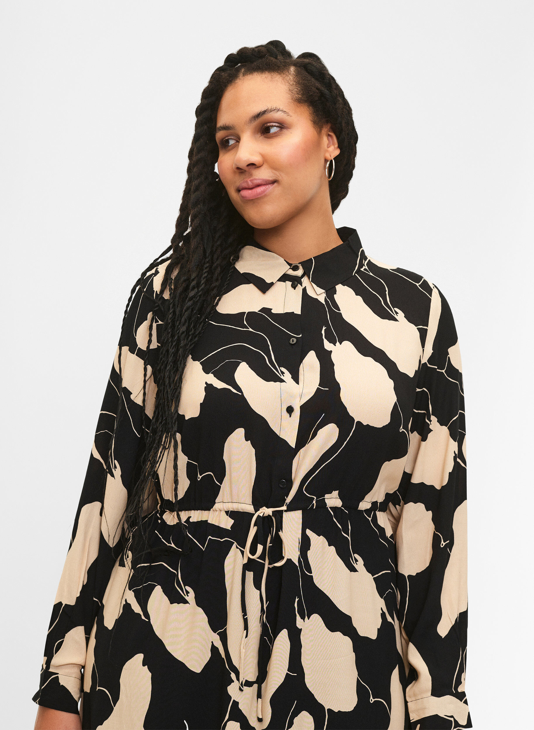 Zizzifashion Long-sleeved midi dress in viscose with print, Black AOP, Model image number 2