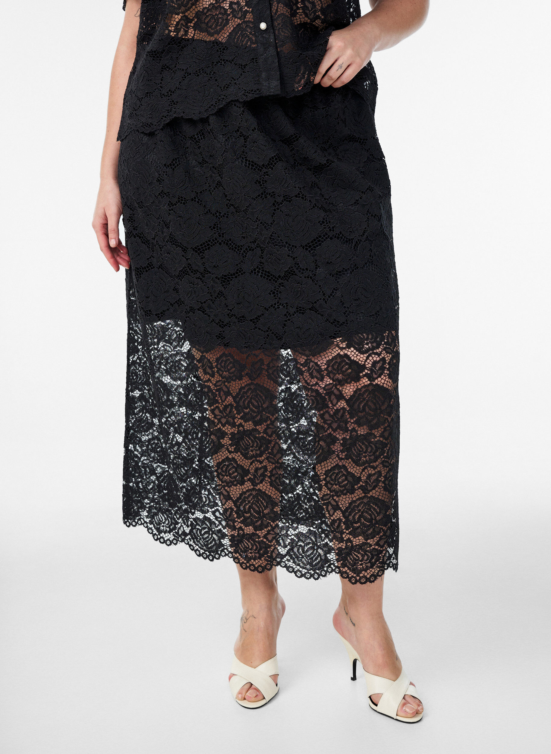 ZizzifashionLace midi skirt with an elasticated waist, Black, Model image number 2