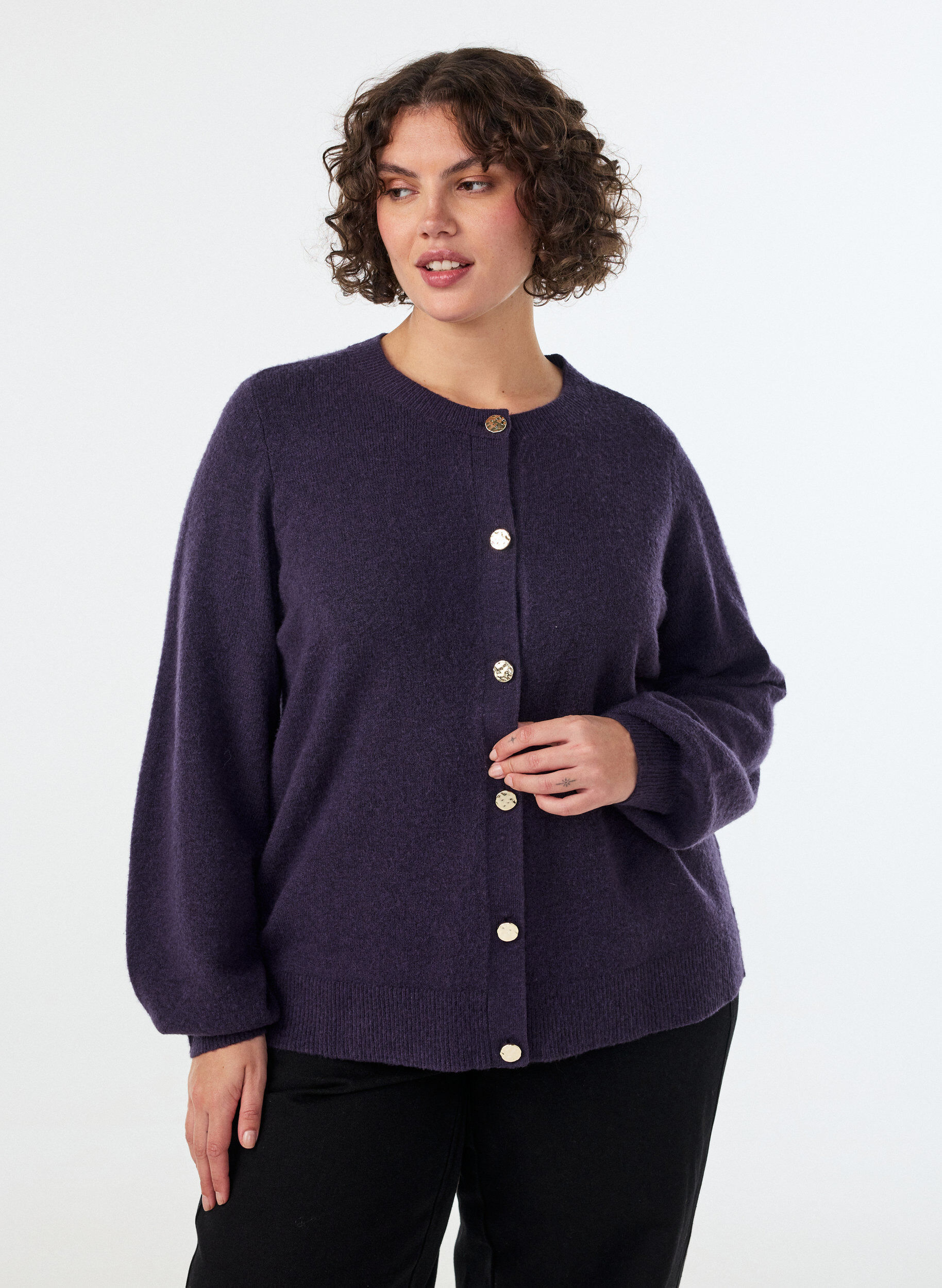 ZizzifashionCardigan in soft knit with gold-coloured buttons, Purple, Model image number 0