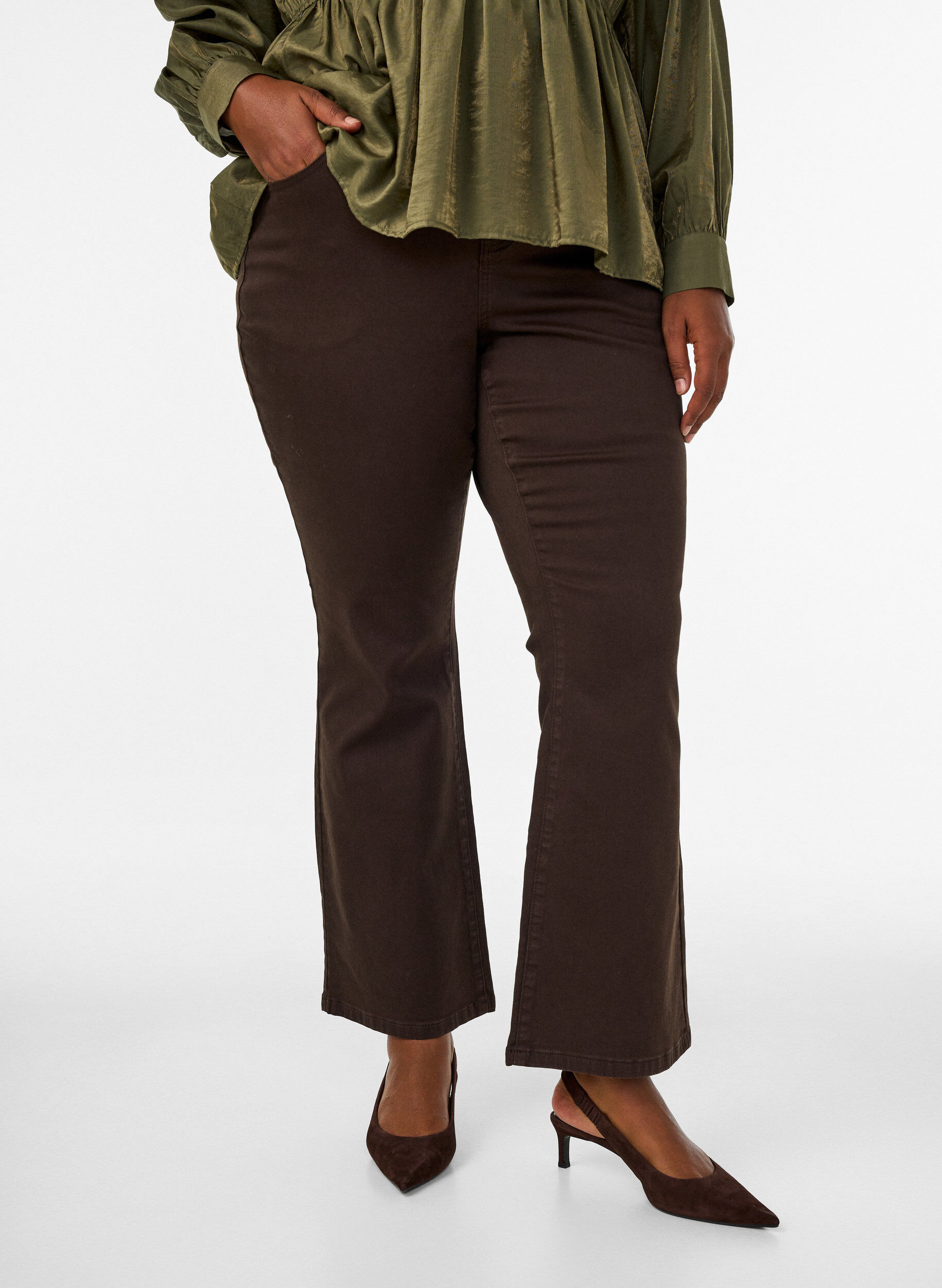 ZizzifashionEllen bootcut jeans in coloured denim, Brown, Model image number 2