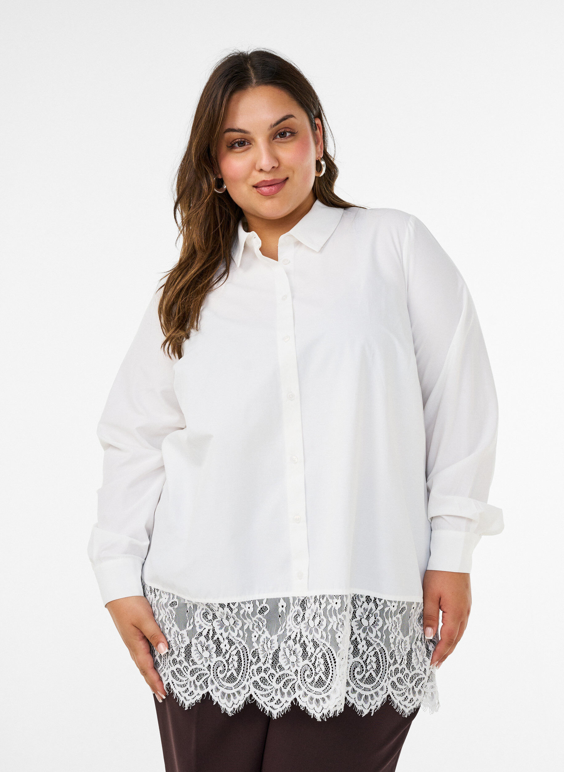 Loose shirt with a wide lace trim, White, Model