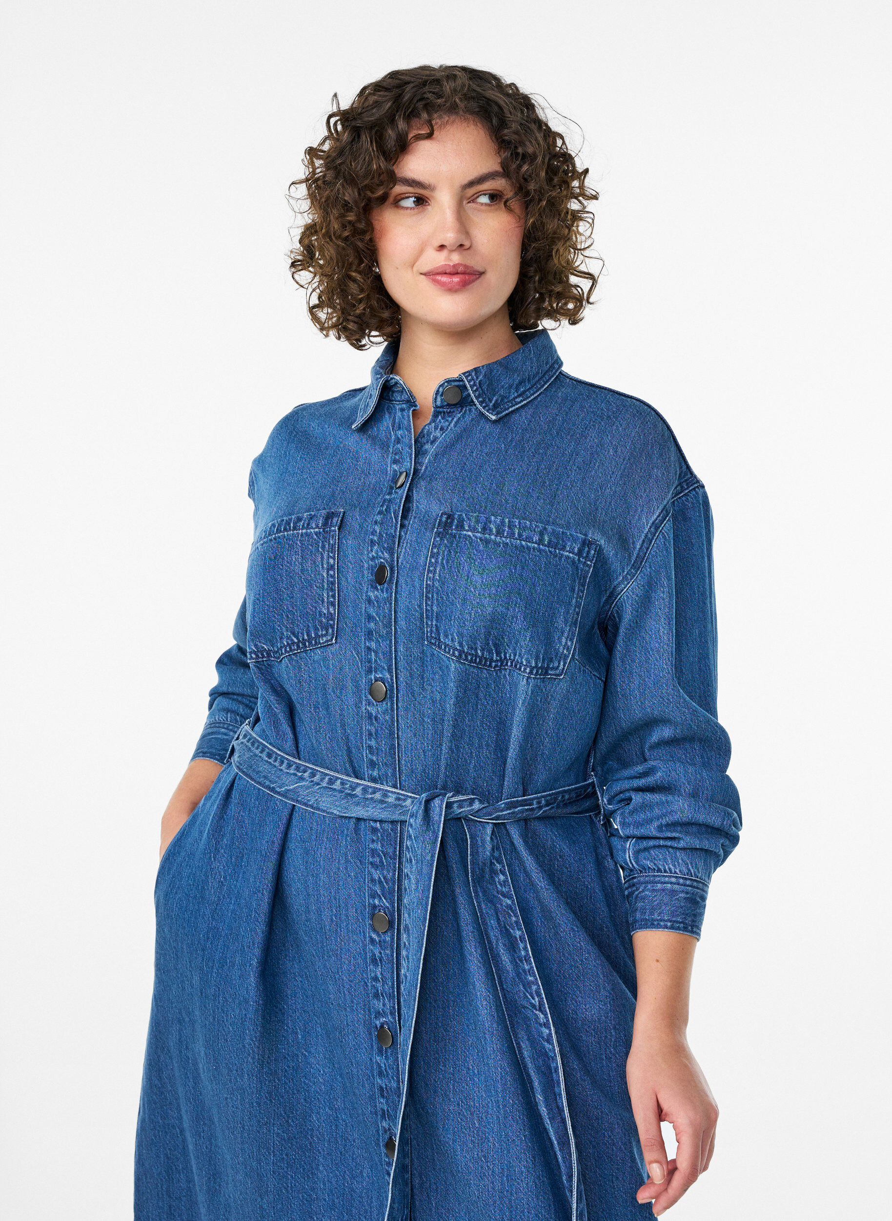 Zizzifashion Denim shirt dress with tie-belt and side pockets, Blue, Model image number 2