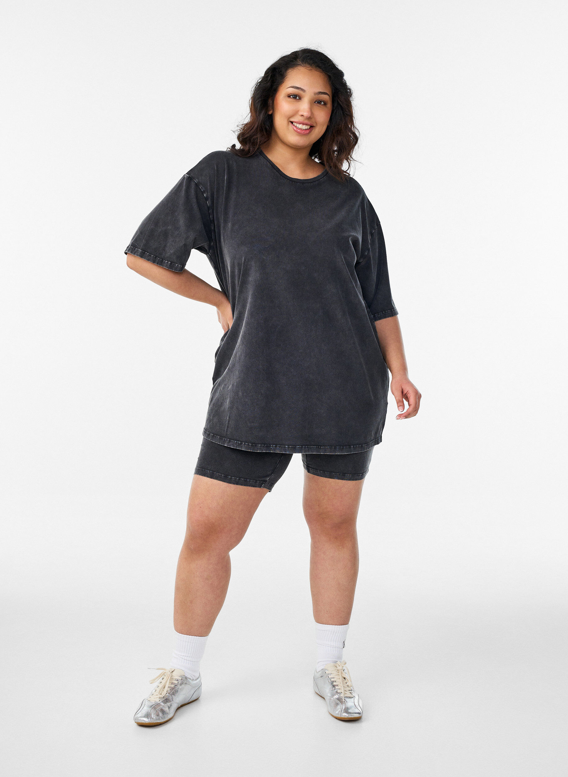 Zizzifashion Fitted jersey shorts with a washed effect, Black, Model image number 1