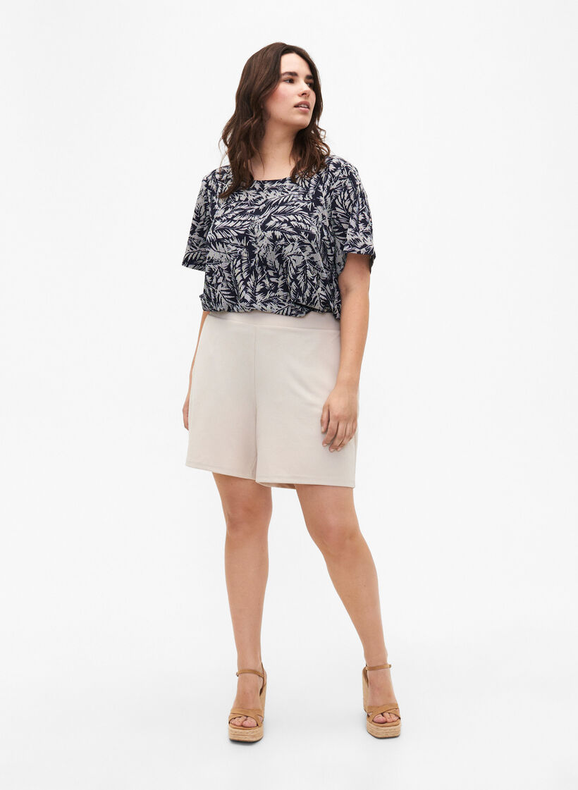 FLASH - Loose shorts with pockets, Beige, Model image number 1