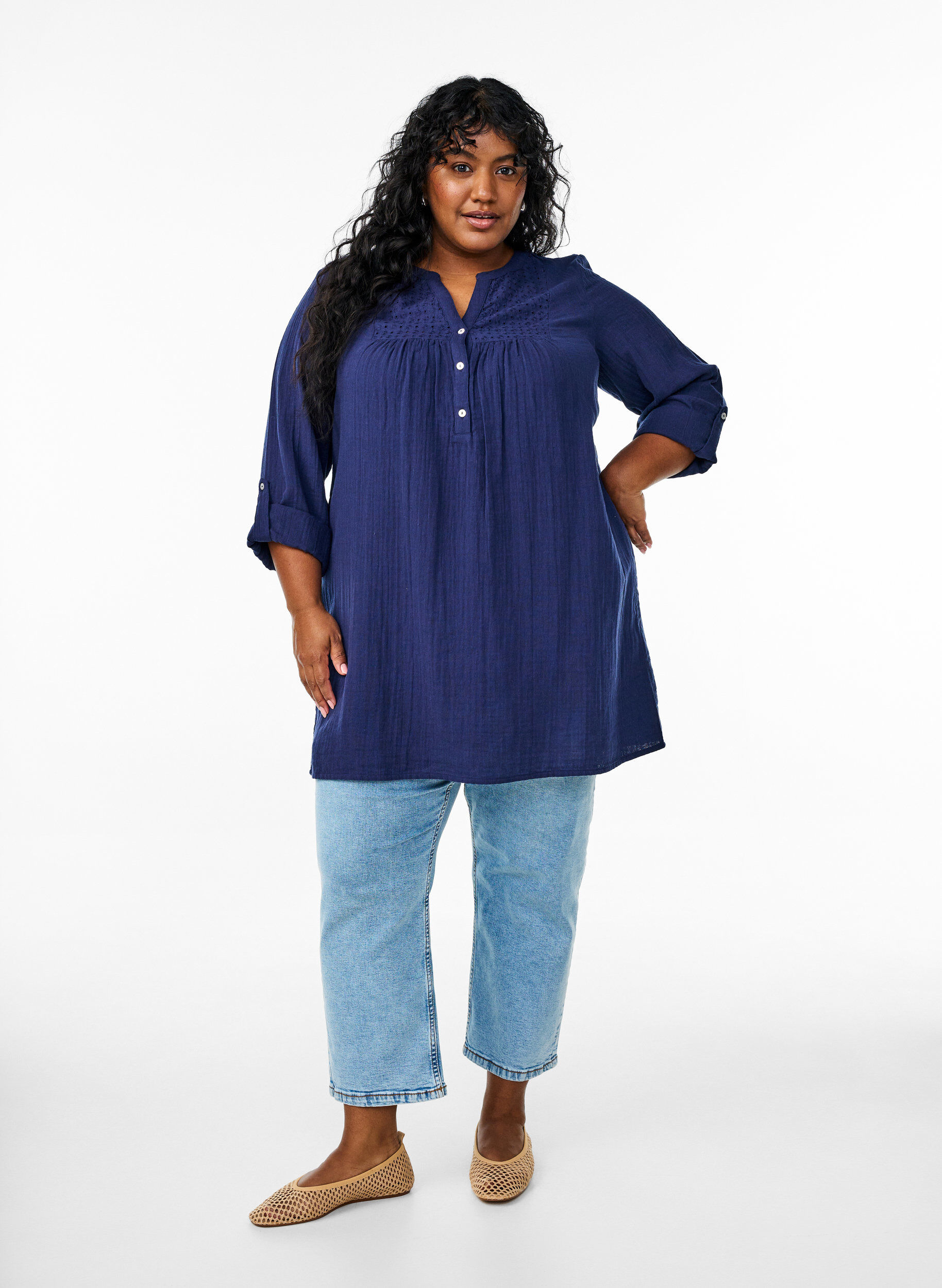 Zizzifashion Cotton muslin tunic with broderie anglaise, Blue, Model image number 1