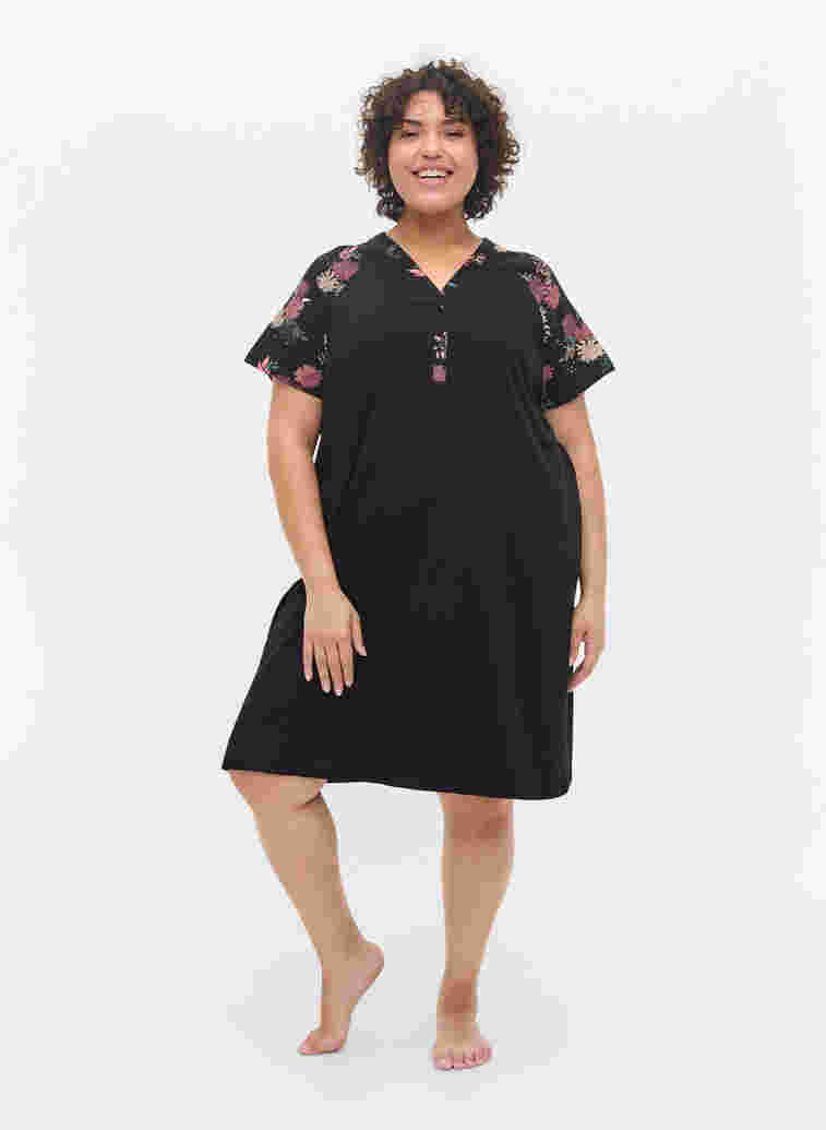 	 Short sleeve cotton nightdress with print details, Black AOP Flower, Model image number 2