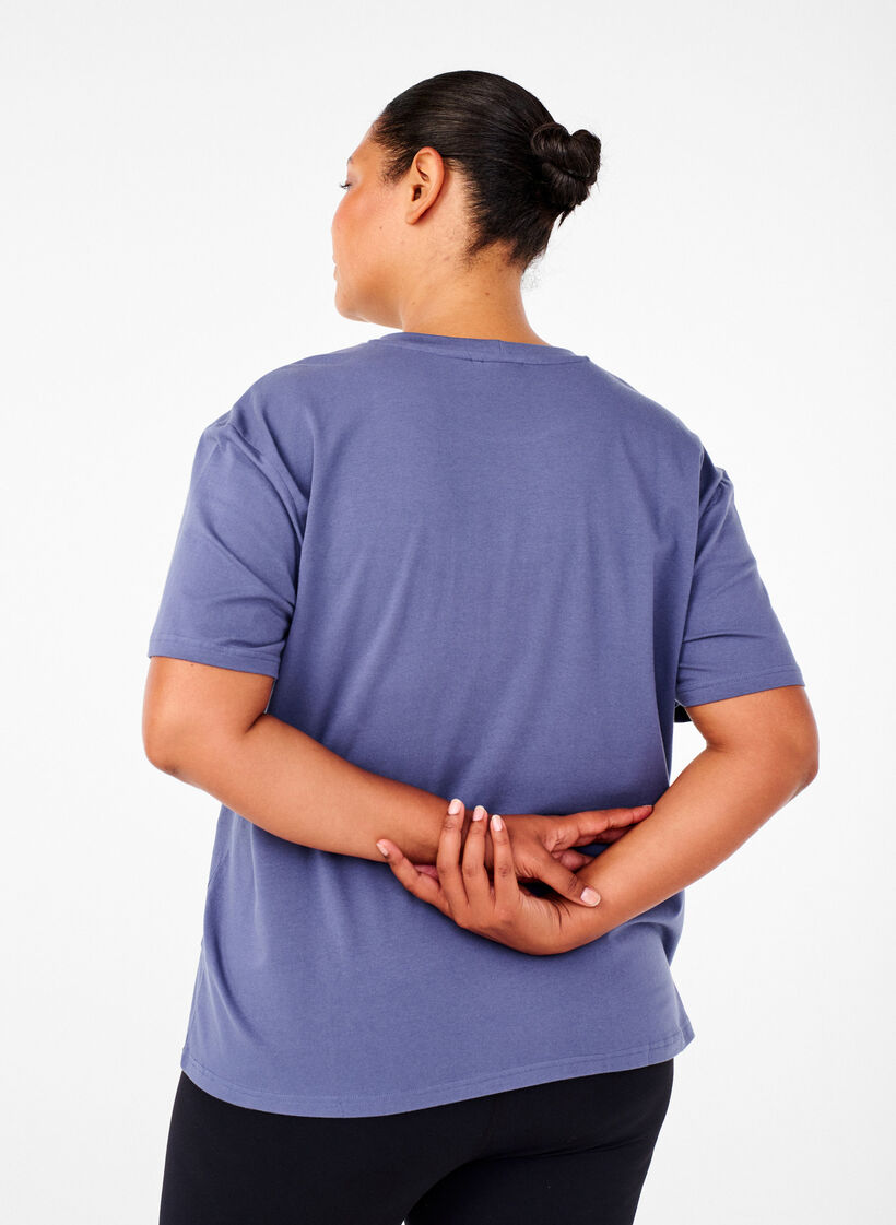 Sporty T-shirt in organic cotton, , Model image number 2