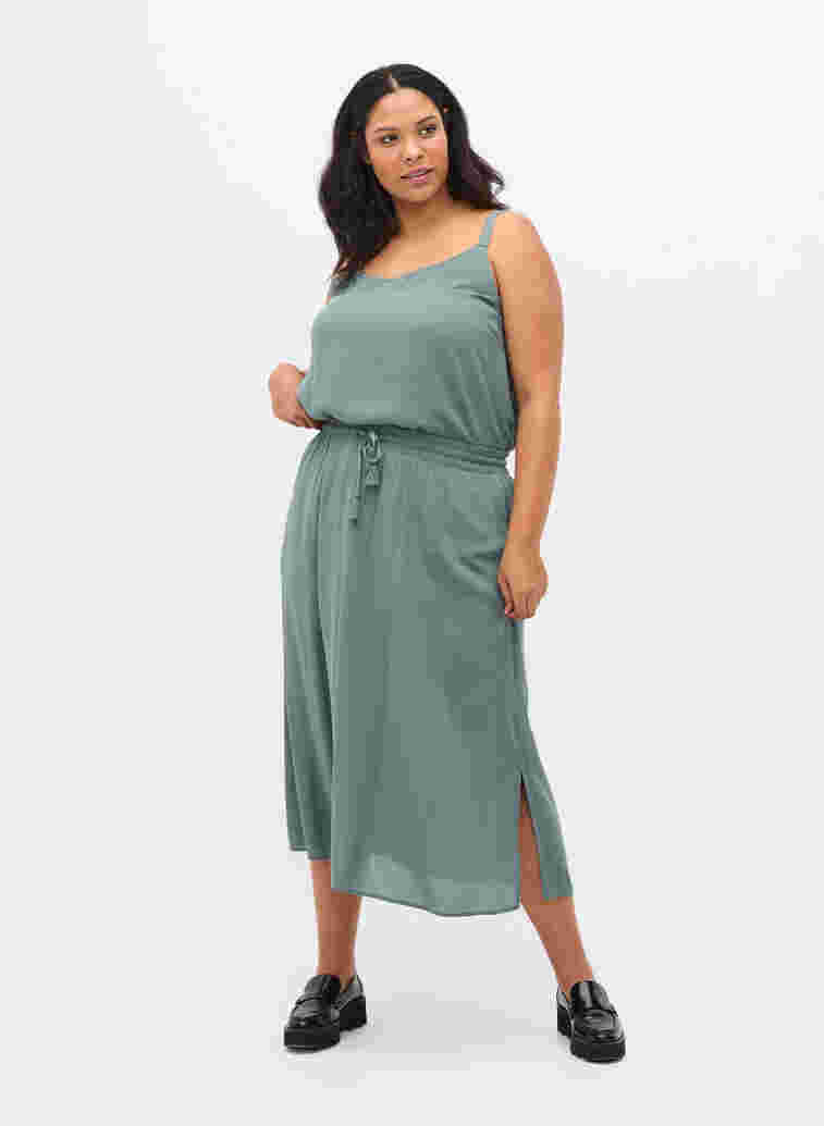 Viscose top with an A-line cut, Balsam Green, Model image number 2