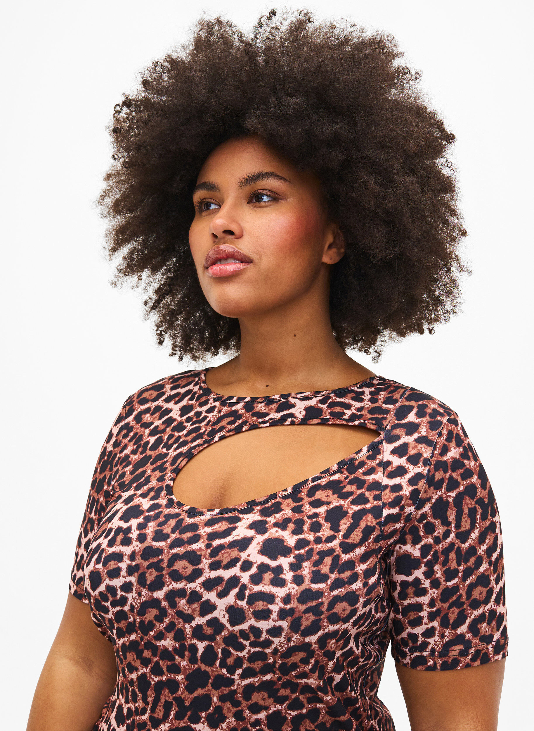 Zizzifashion Close-fitting leopard print dress with a cut-out, Leopard AOP, Model image number 2