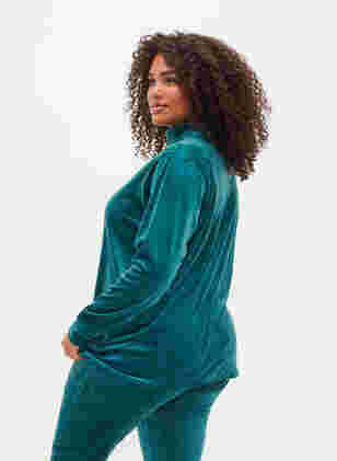 Velour top with high neck and drawstring, Ponderosa Pine, Model