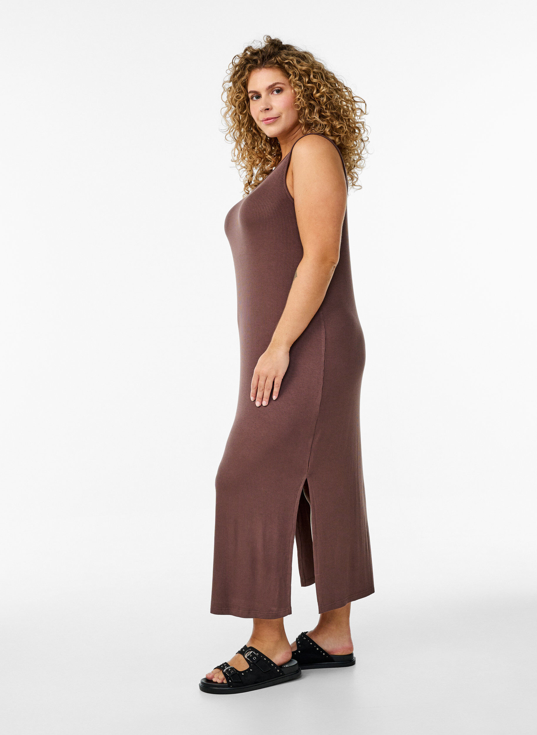 Zizzifashion Sleeveless ribbed dress in viscose, Brown, Model image number 0